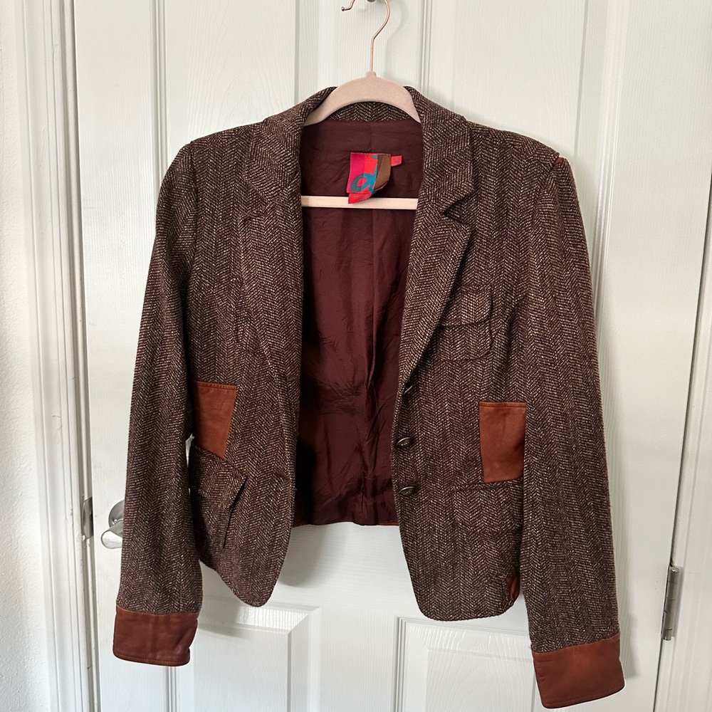 Women’s 10 faux leather knit blazer